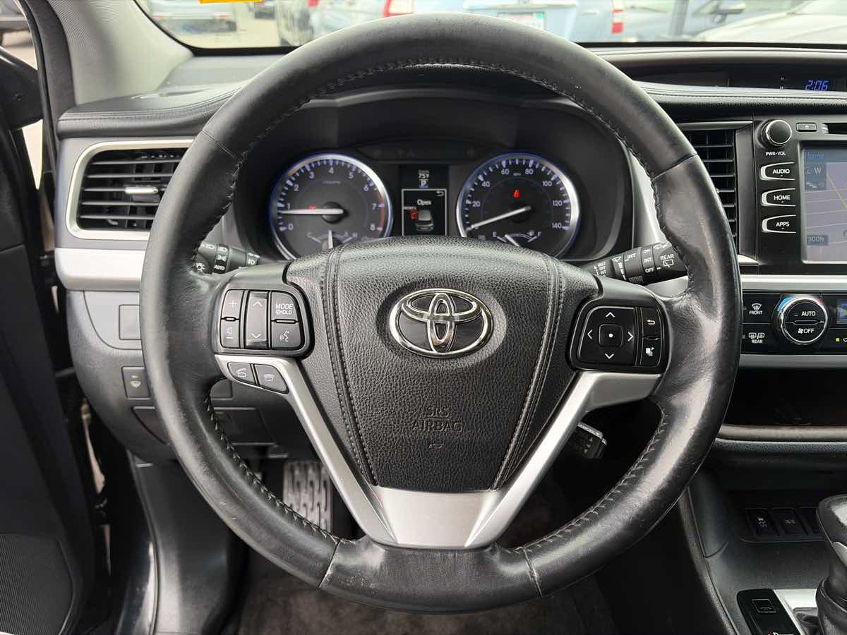 Used 2014 Toyota Highlander XLE FWD image 37