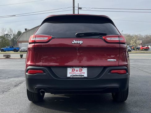 Used 2017 Jeep Cherokee Latitude image 3