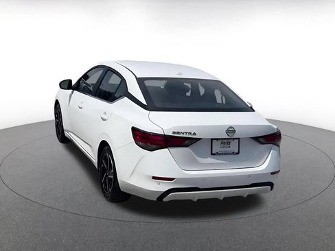 Used 2025 Nissan Sentra SV FWD image 11