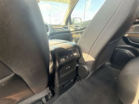 Used 2023 GMC Acadia SLE image 20