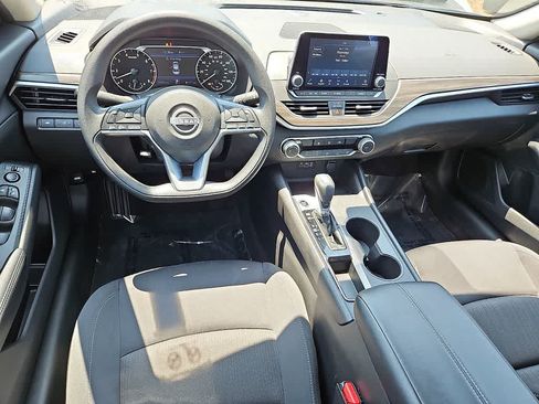 Used 2025 Nissan Altima 2.5 SV FWD image 10