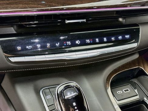 Used 2022 Cadillac Escalade ESV Sport Platinum RWD image 17