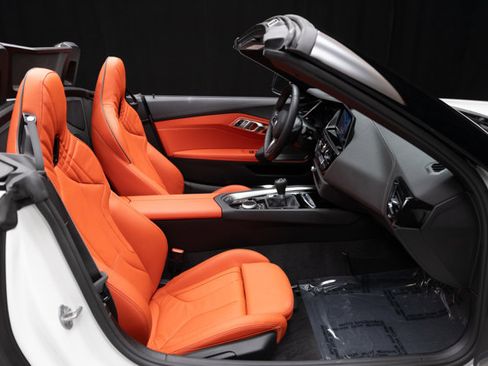 Used 2025 BMW Z4 M40i w/ Edition image 68