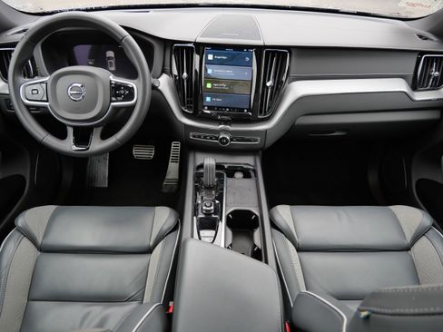 Used 2022 Volvo XC60 B6 R-Design w/ Advanced Package image 10