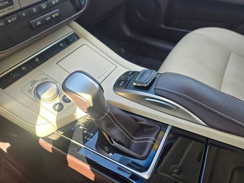 Used 2016 Lexus ES 300h w/ Navigation System Package FWD image 30