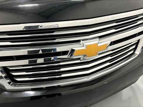 Used 2017 Chevrolet Suburban Premier image 38