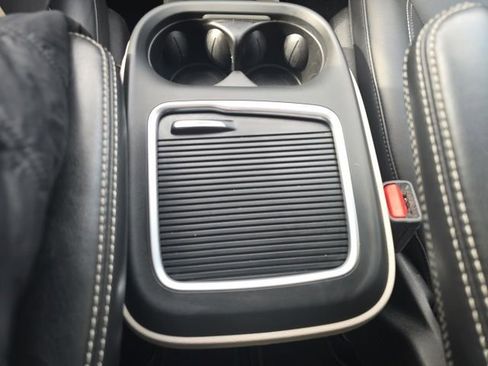 Used 2024 Chrysler Pacifica Touring-L image 22