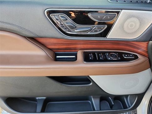 Used 2023 Lincoln Navigator Reserve image 14