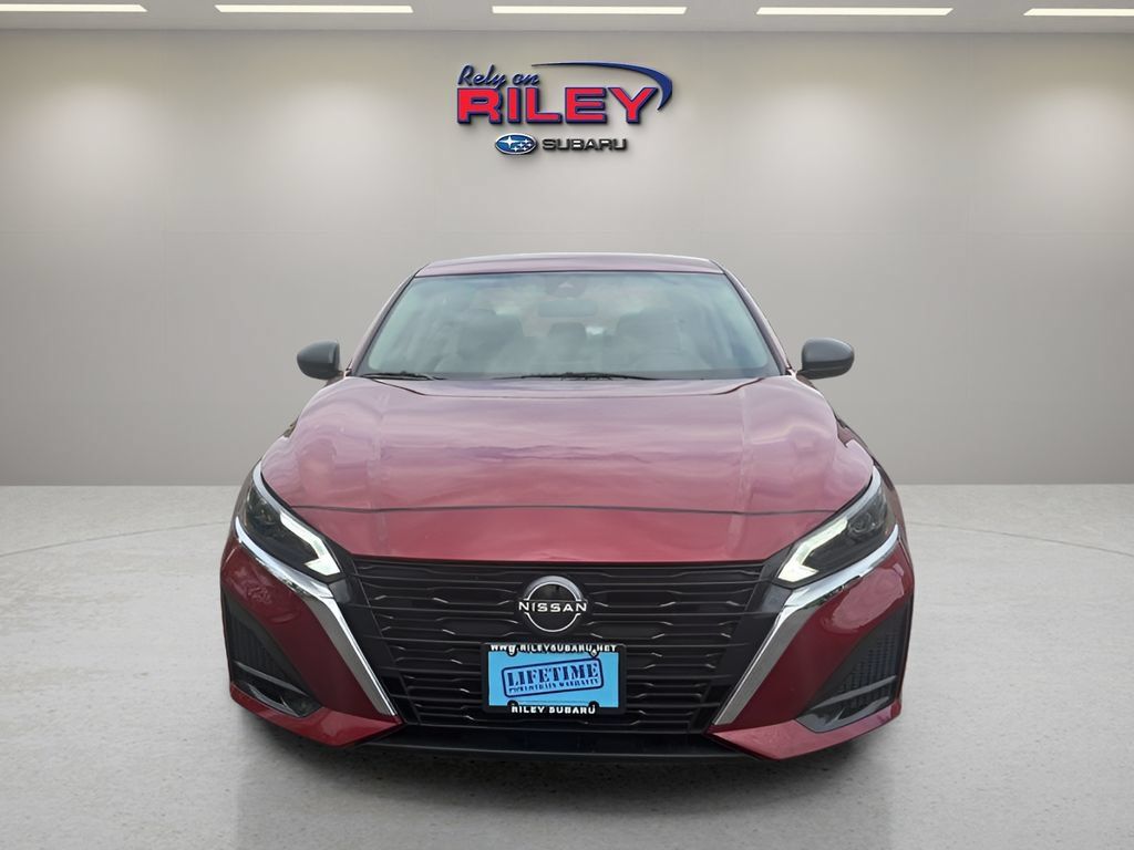 Used 2025 Nissan Altima 2.5 SV FWD image 14