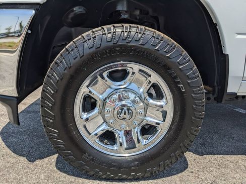 Used 2022 RAM 2500 Tradesman w/ Chrome Appearance Group image 5