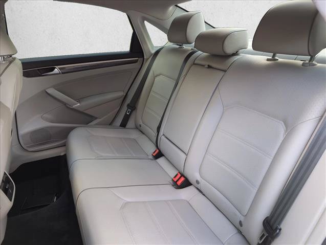 Used 2018 Volkswagen Passat 2.0T SE w/ SE Lighting Package FWD image 22