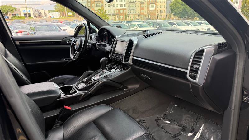 Used 2016 Porsche Cayenne AWD/4WD image 7