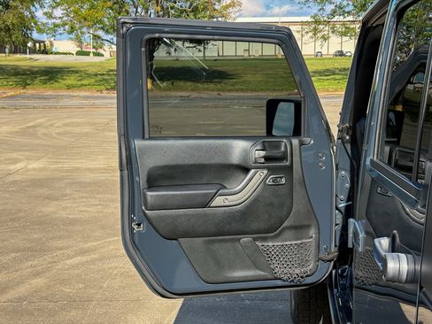 Used 2018 Jeep Wrangler Unlimited Sport AWD/4WD image 10