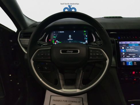 Used 2022 Jeep Grand Cherokee Limited 4xe w/ Luxury Tech Group II image 11