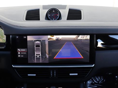 Used 2019 Porsche Cayenne S image 47