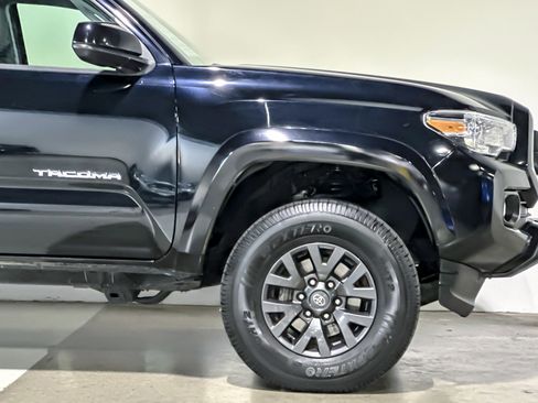 Used 2021 Toyota Tacoma SR5 AWD/4WD image 32