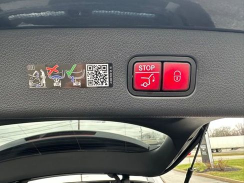 Used 2026 Mercedes-Benz GLC 300 4MATIC image 38