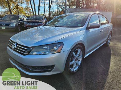 Used 2013 Volkswagen Passat 2.5 S image 1