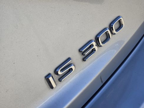 Used 2019 Lexus IS 300 w/ Premium Package image 11