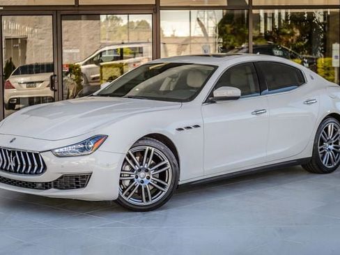 Used 2018 Maserati Ghibli image 2