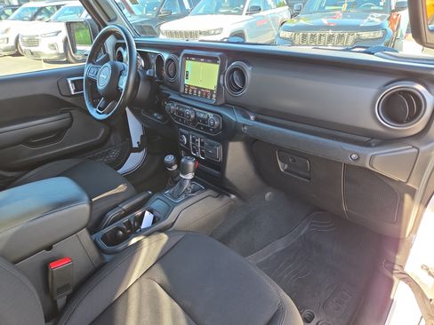 Certified 2022 Jeep Gladiator Sport AWD/4WD image 19