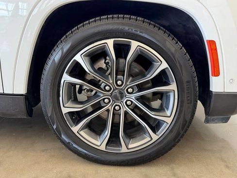 Used 2022 Jeep Grand Wagoneer Series III AWD/4WD image 10