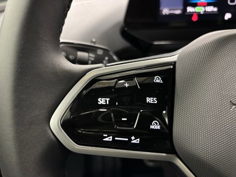 New 2025 Volkswagen ID.4 Pro image 25