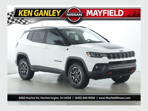 Used 2025 Jeep Compass Trailhawk AWD/4WD image 1