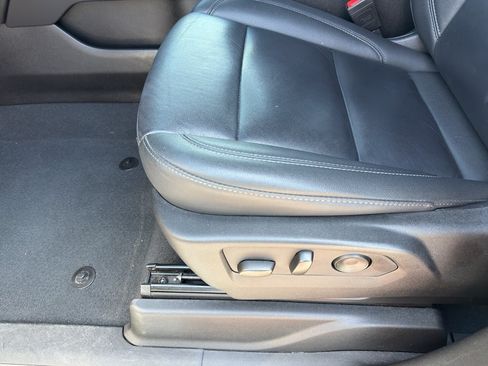 Used 2024 Chevrolet Suburban LT RWD image 13