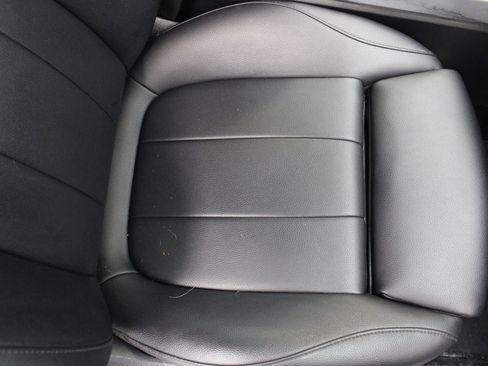 Used 2021 Mercedes-Benz GLB 250 image 31