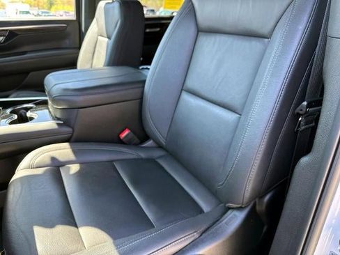 Certified 2025 Chevrolet Suburban LT w/ Comfort Package AWD/4WD image 16