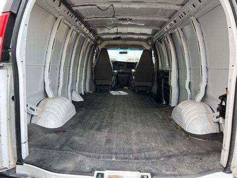 Used 2023 Chevrolet Express 3500 Extended image 4