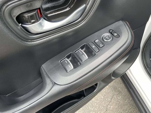 Used 2025 Honda HR-V Sport image 28