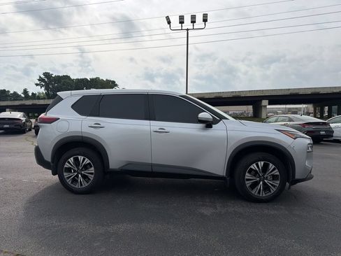 Used 2023 Nissan Rogue SV FWD image 3