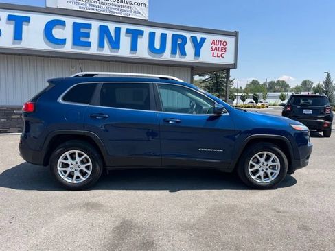Used 2018 Jeep Cherokee Latitude AWD/4WD image 18