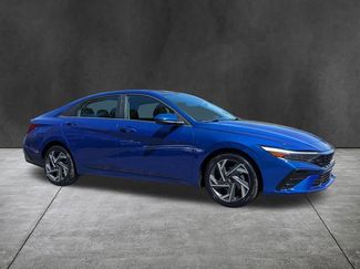 Used 2025 Hyundai Elantra SEL w/ Cargo Package FWD video 2