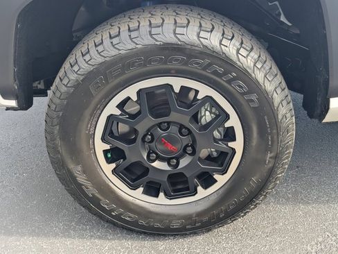 Used 2025 Toyota Tacoma TRD Off-Road image 11