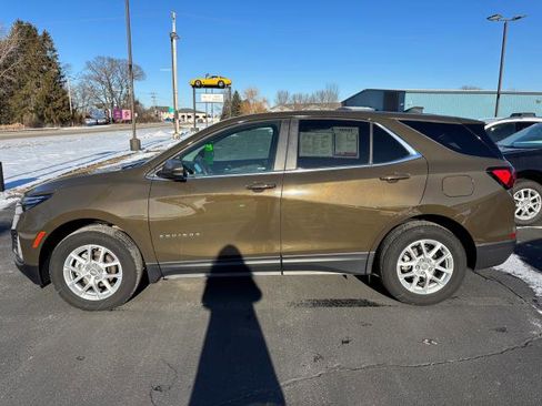 Used 2024 Chevrolet Equinox LT image 2