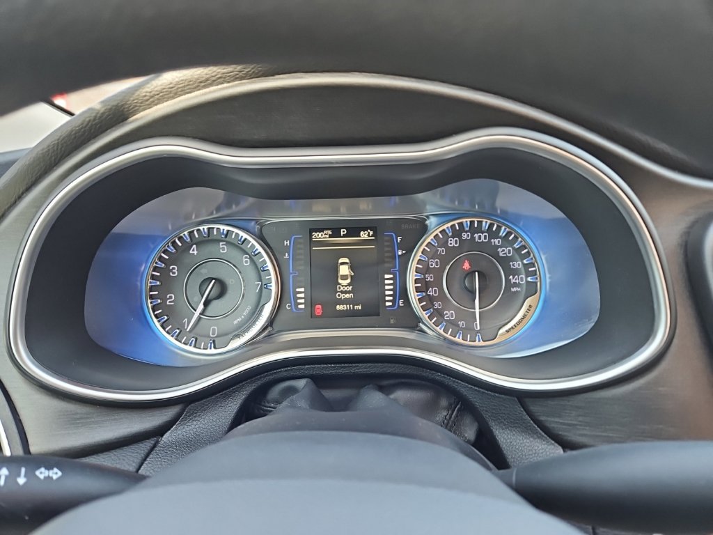 Used 2016 Chrysler 200 Limited FWD image 28