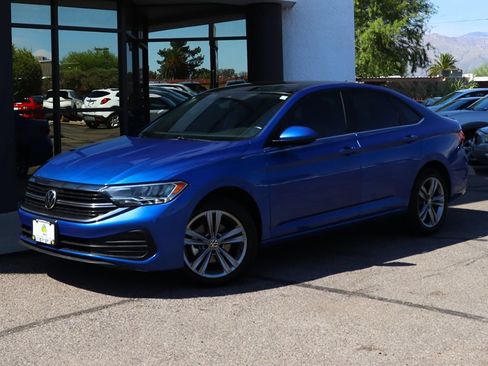 Used 2022 Volkswagen Jetta SE FWD image 2