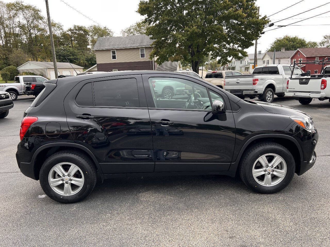 Used 2021 Chevrolet Trax LS w/ Tint and Cruise Package AWD/4WD image 4