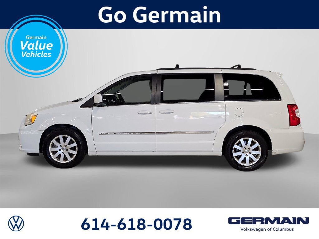 Used 2014 Chrysler Town & Country Touring FWD image 9