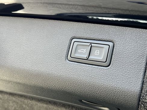 Certified 2025 Bentley Bentayga image 23