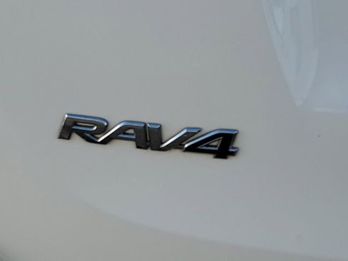 Used 2015 Toyota RAV4 LE image 5