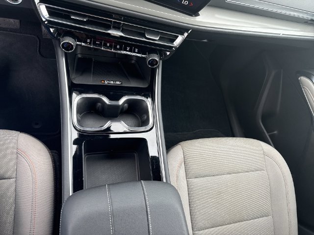 Certified 2026 Chevrolet Traverse LT w/ Driver Confidence Package FWD image 11