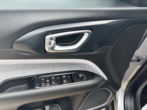 Certified 2022 Jeep Compass Latitude image 19