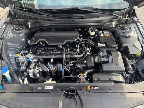 Certified 2025 Hyundai Elantra SE image 56