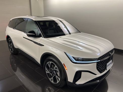 Used 2025 Lincoln Nautilus Premier w/ Equipment Group 102A image 1