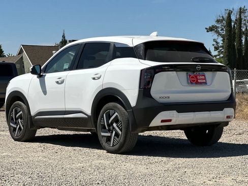 Used 2025 Nissan Kicks SV FWD image 7