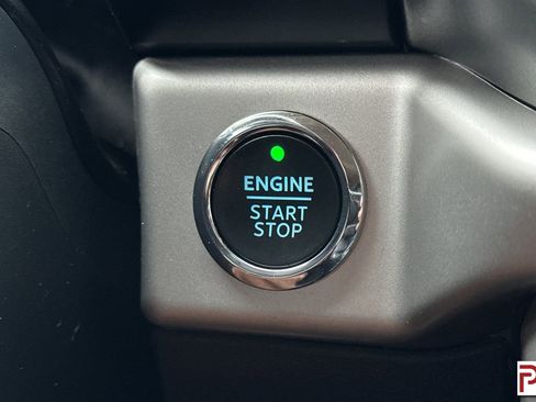 Used 2023 Ford Expedition XLT image 28